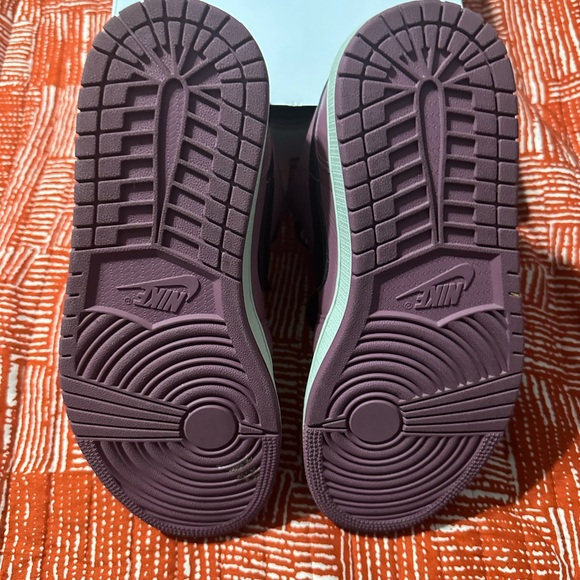 WMNS AIR JORDAN 1 LOW SE - Picture 4 of 8